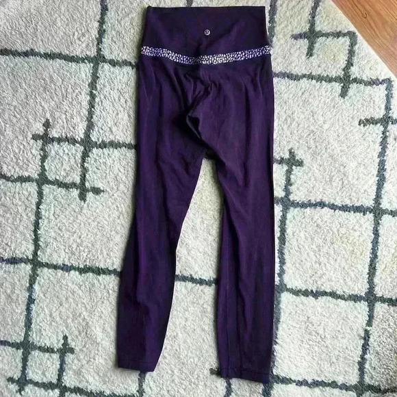 Lululemon Leggings purple and white pattern leggings Size 4 - Picture 3 of 5